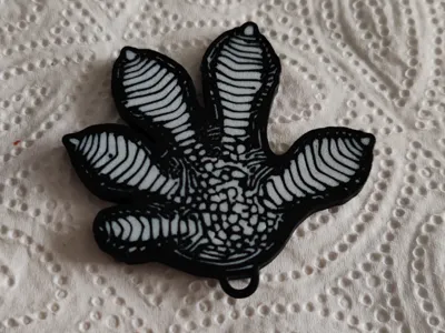 crested gecko paw print keychain