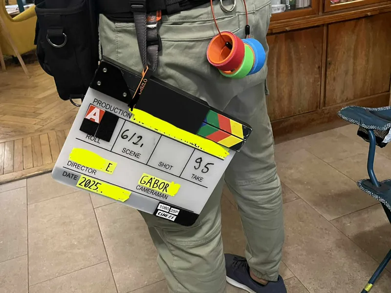Customizeable slate/clapperboard holder 