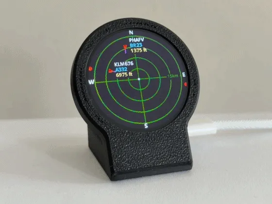 ESP32 Plane Radar — Live ADS-B on a Round Display