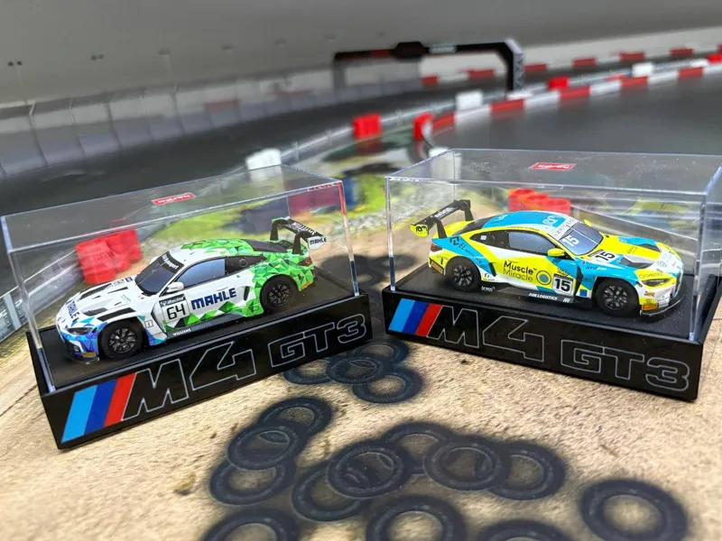 Carrera Hybrid LS-Vitrine BMW