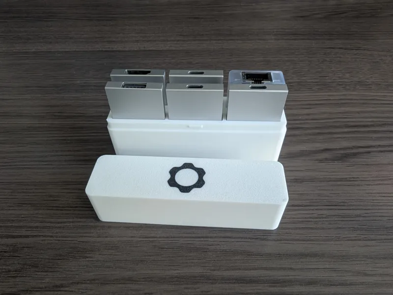 Framework expansion card case