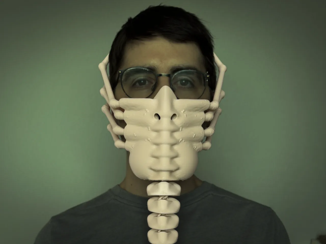 Facehugger Mask view 3