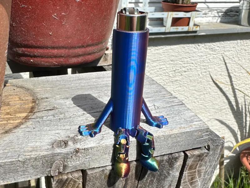Chilling Clipper Case with arms & moving legs