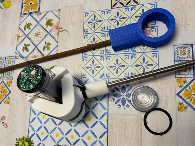 Meshtastic Meshcore Wrench to open solar beacons