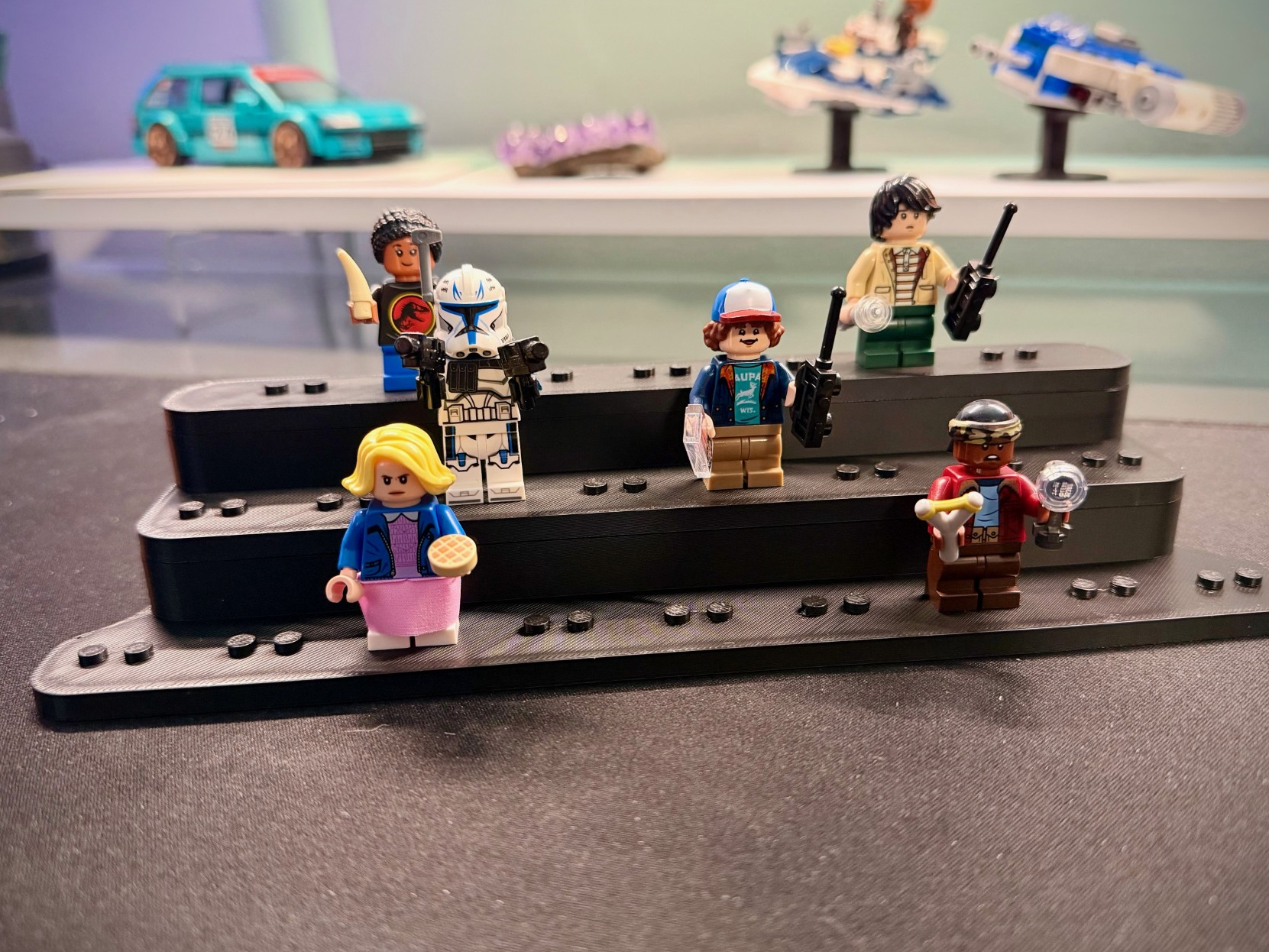 BRICK MINIFIG/ MINIFIGURE DISPLAY STAND W/ STORAGE