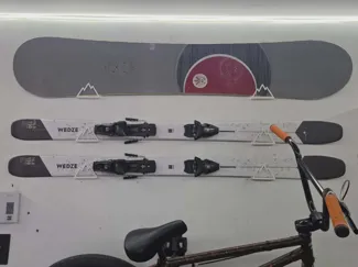 Snowboard/Ski Wall Holder