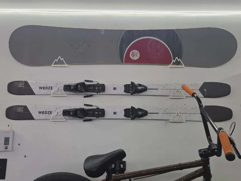Snowboard/Ski Wall Holder