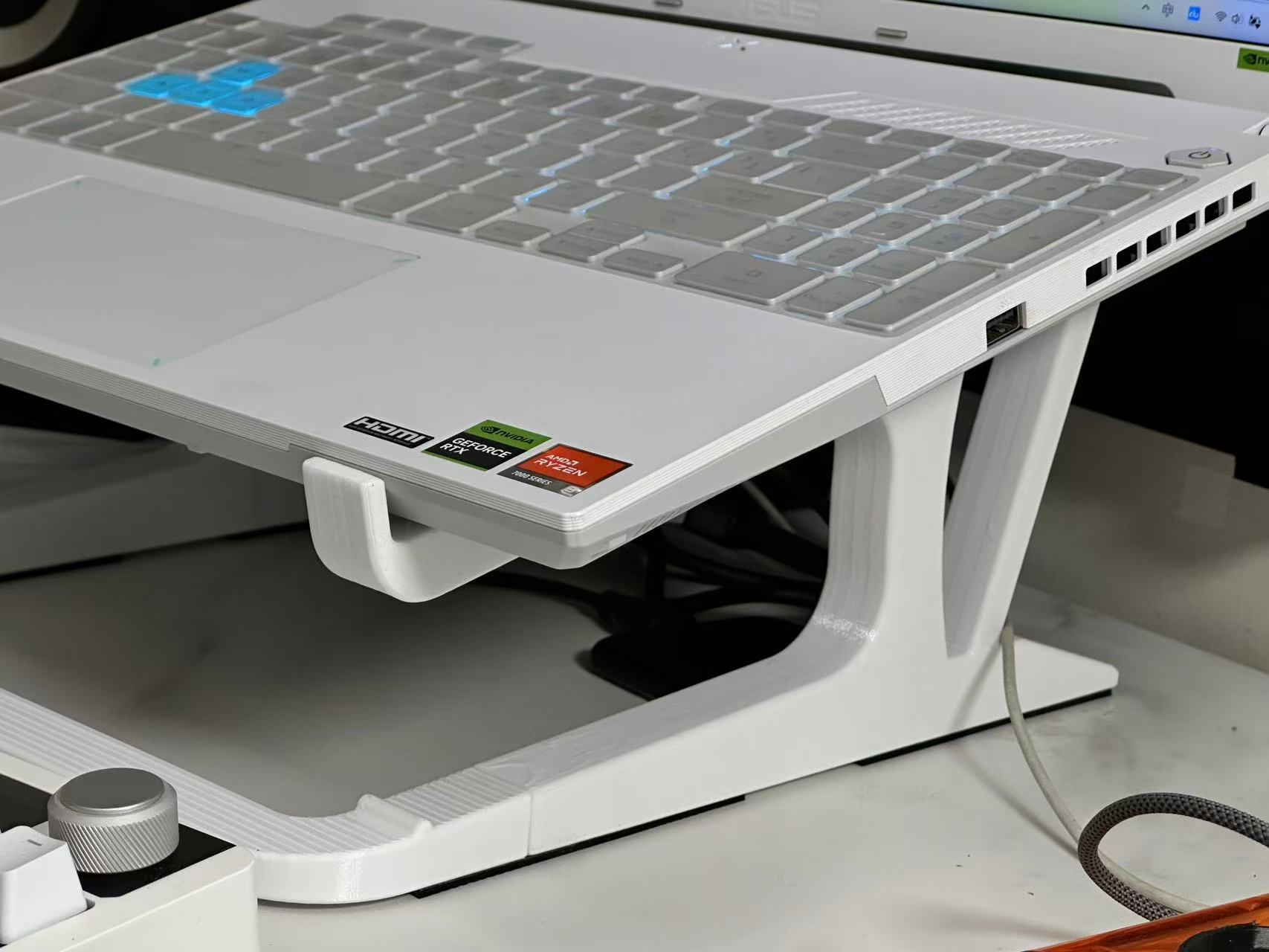 Miniatura 1 do modelo 3D 16/17寸笔记本支架