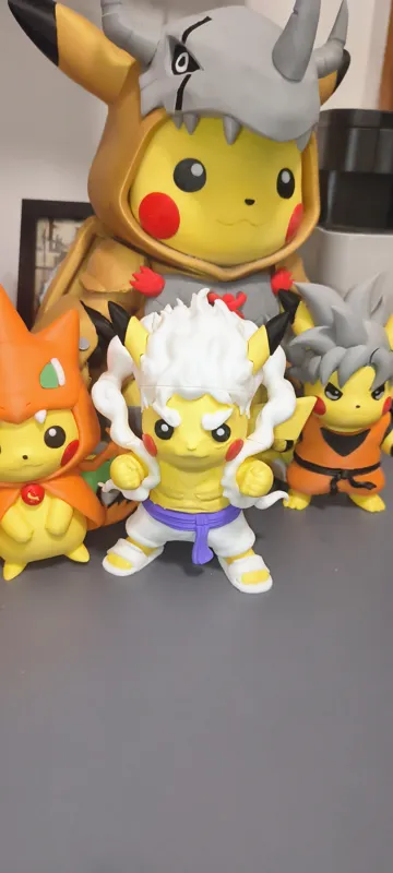 Figura decorativa: Pikachu Gear 5 (Modo Nika) — vista de referencia 3