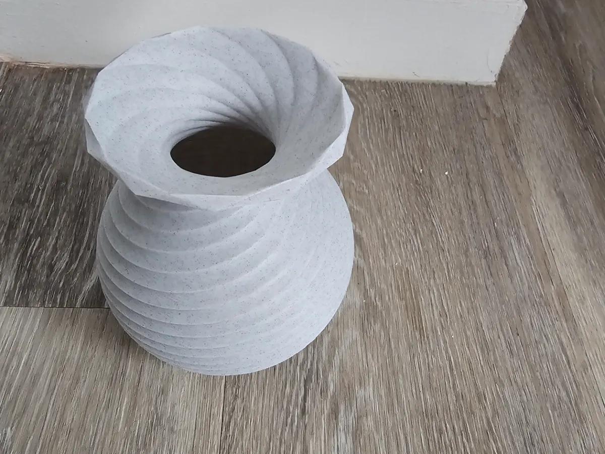 Vase torsadé