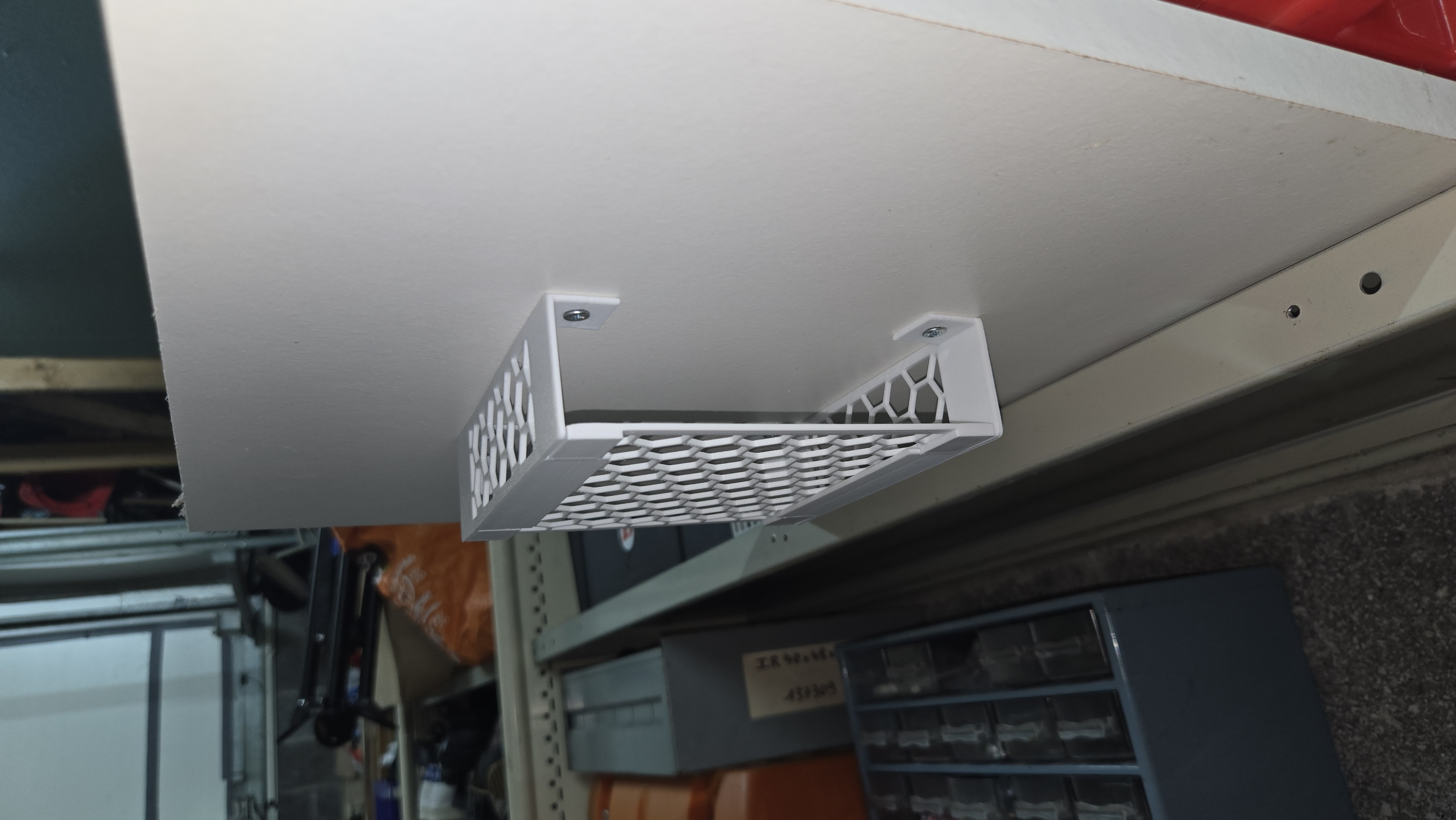 Miniatura 2 do modelo 3D Parametric Universal Mount & Shelf