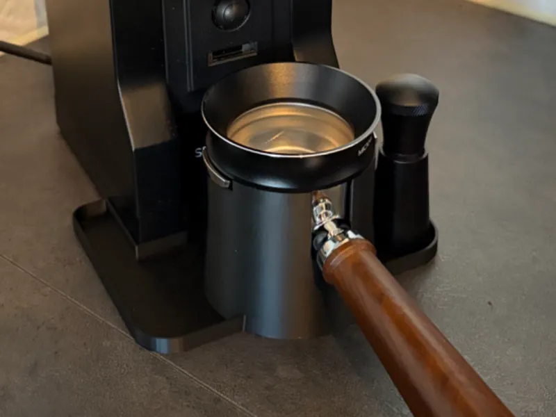 Eureka Specialita Siebträger Halter und Driptray