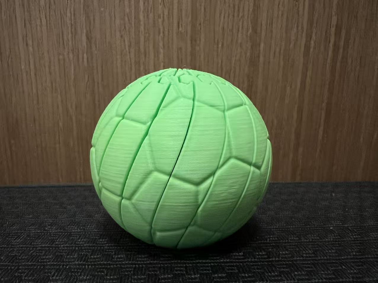 Miniatura 2 do modelo 3D 足球扭转解压玩具