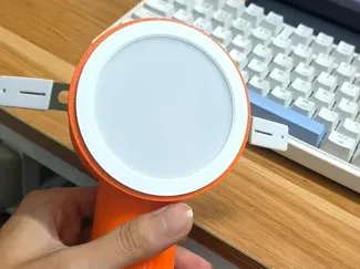 领普人在筒灯固定座