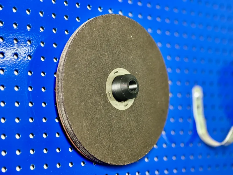Grinder disc holder for Pegboard / toolboard