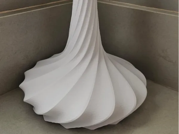 Vase Victorino aux lignes fluides