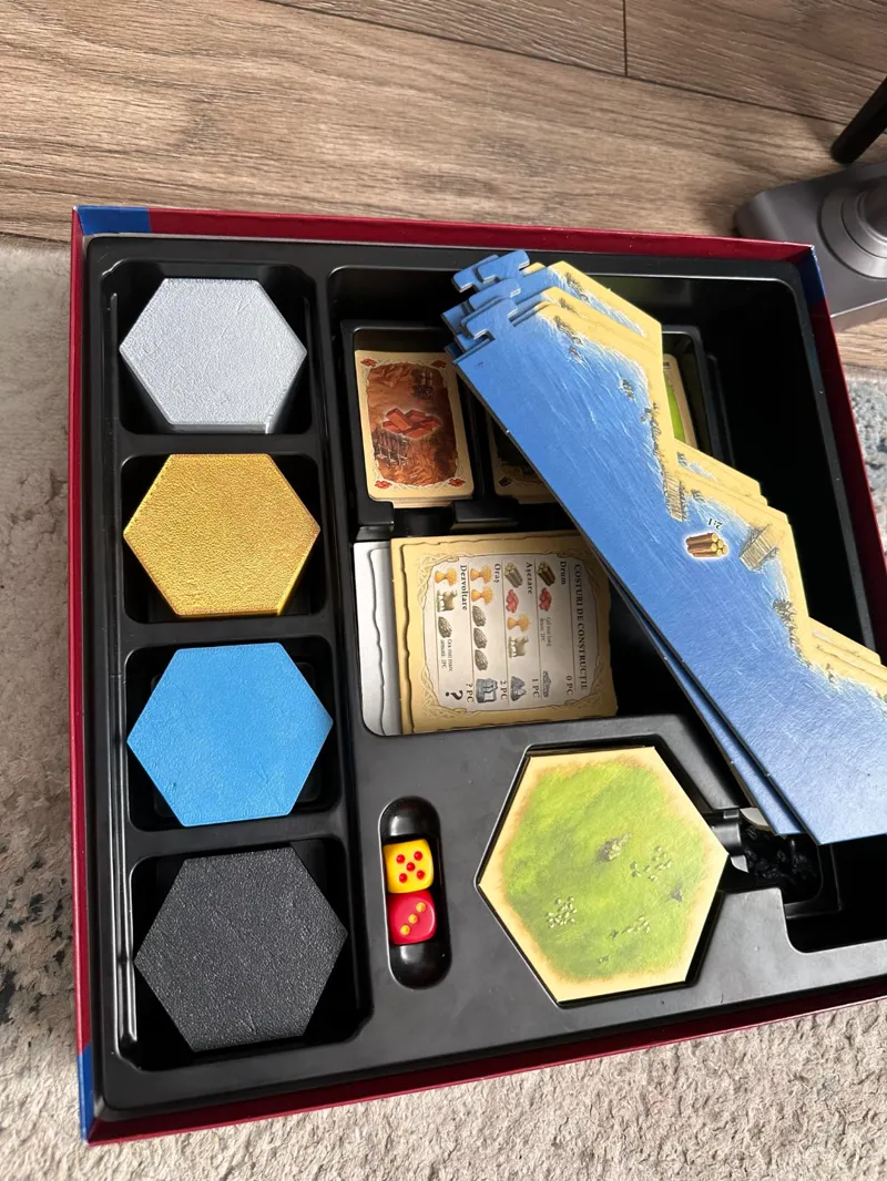 Catan Box for pieces and magnetic lid