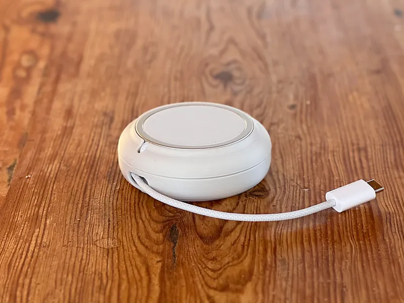Magsafe wind up travel charger holder
