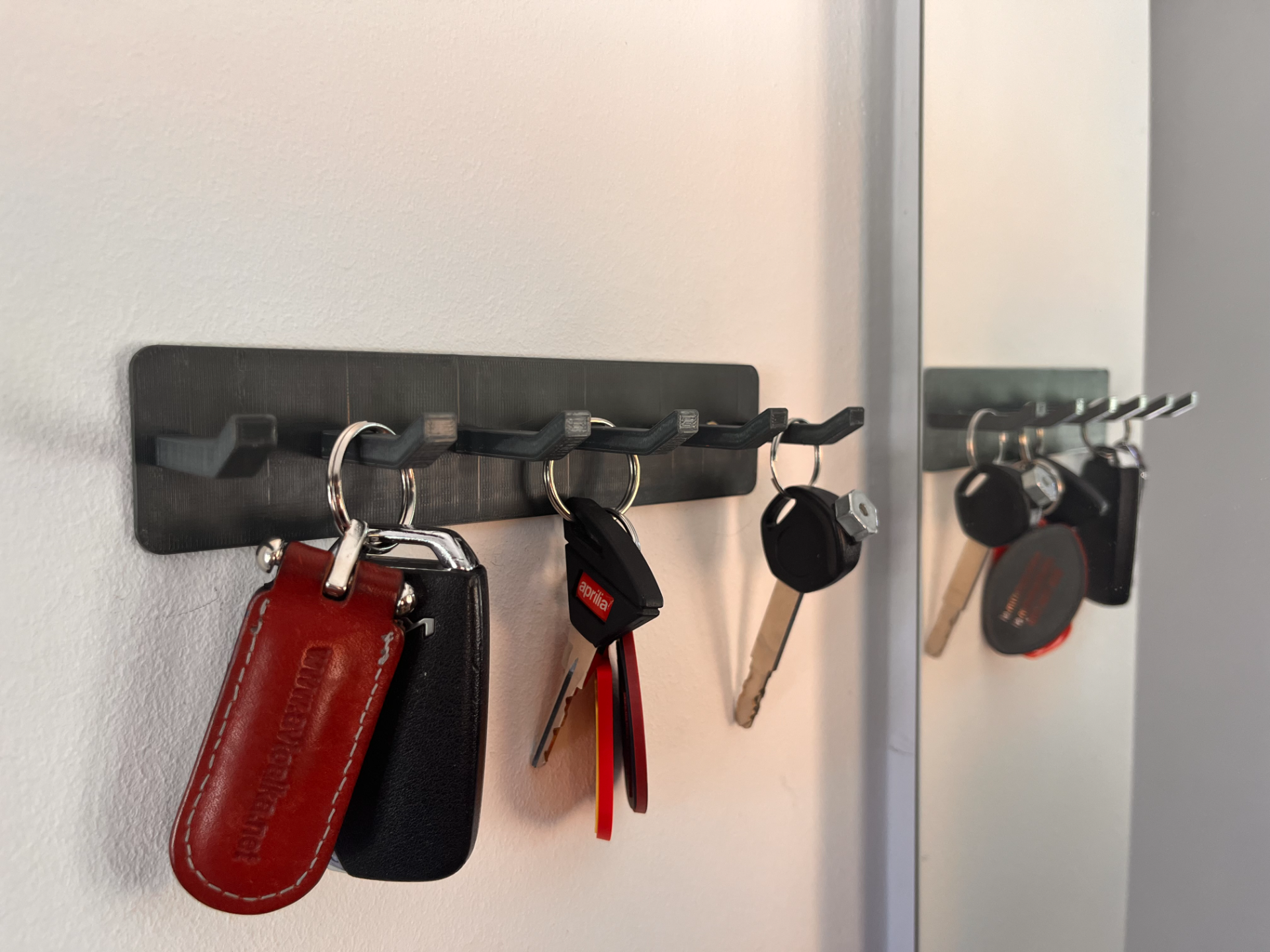 Sleek Minimalist Key Hanger / Wall Key Rack