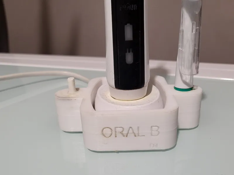 Oral B basetta Spazzolino con suppoorto testine