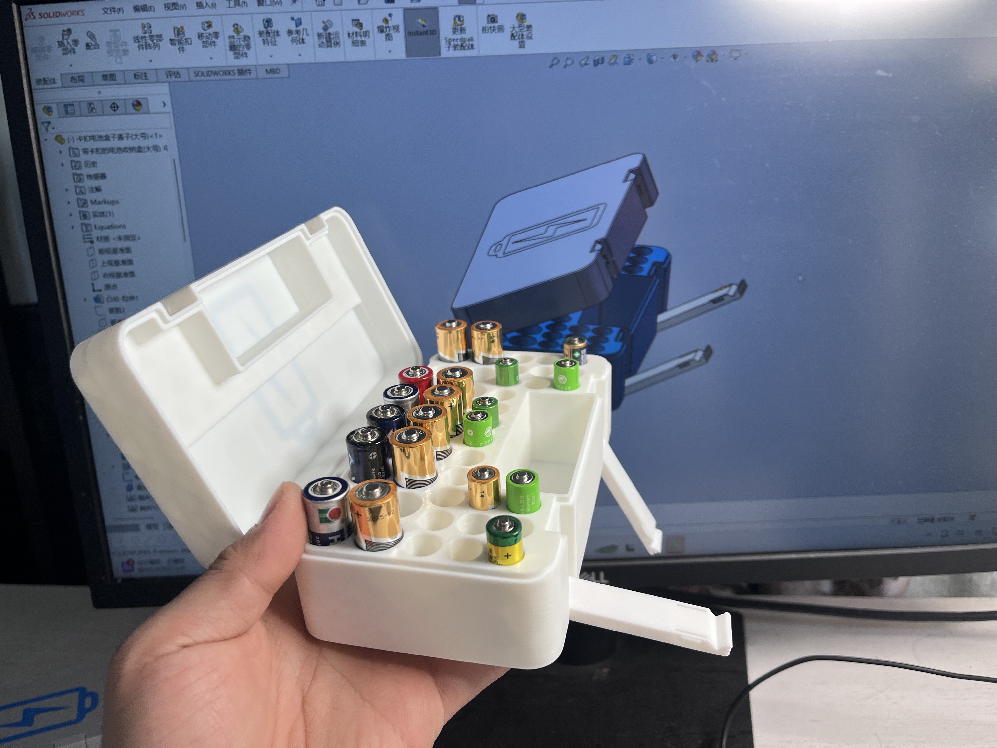 Miniatura 1 do modelo 3D 带卡扣的一体打印电池收纳盒（无需五金无需支撑无需组装，含同款大、小号空盒子）