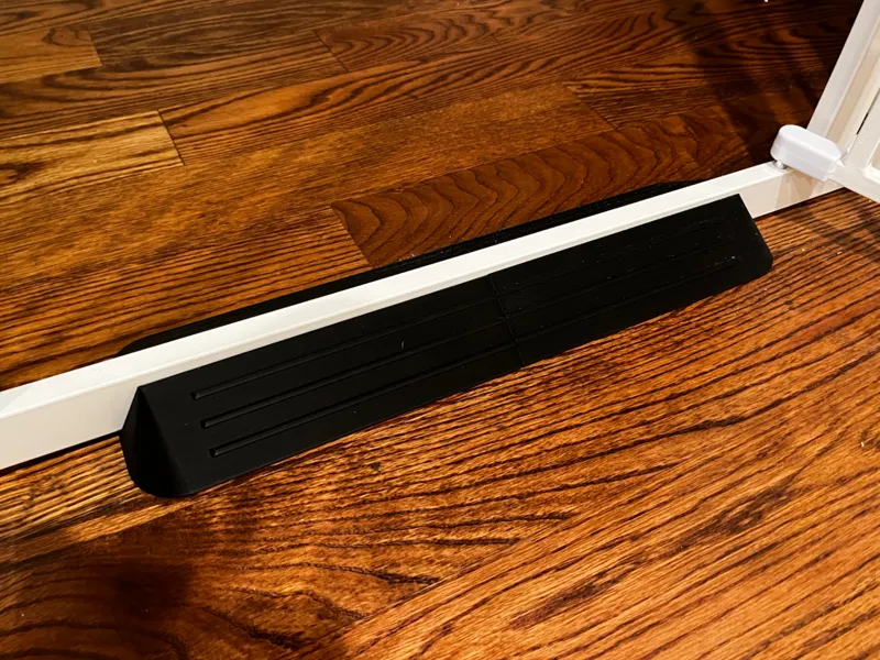 Child/pet gate threshold ramp