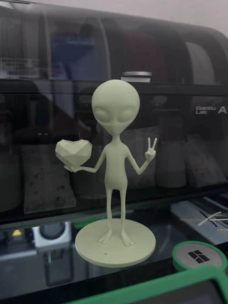 Alien with Heart - Free 3D Print Model - MakerWorld