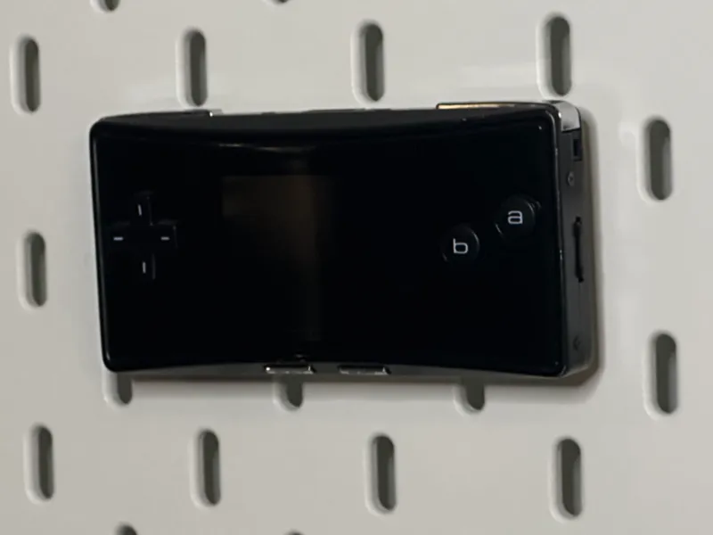 Game Boy Micro - Skadis Hidden Mount