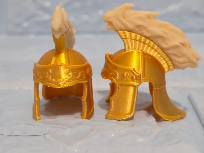 Miniatura casco romano