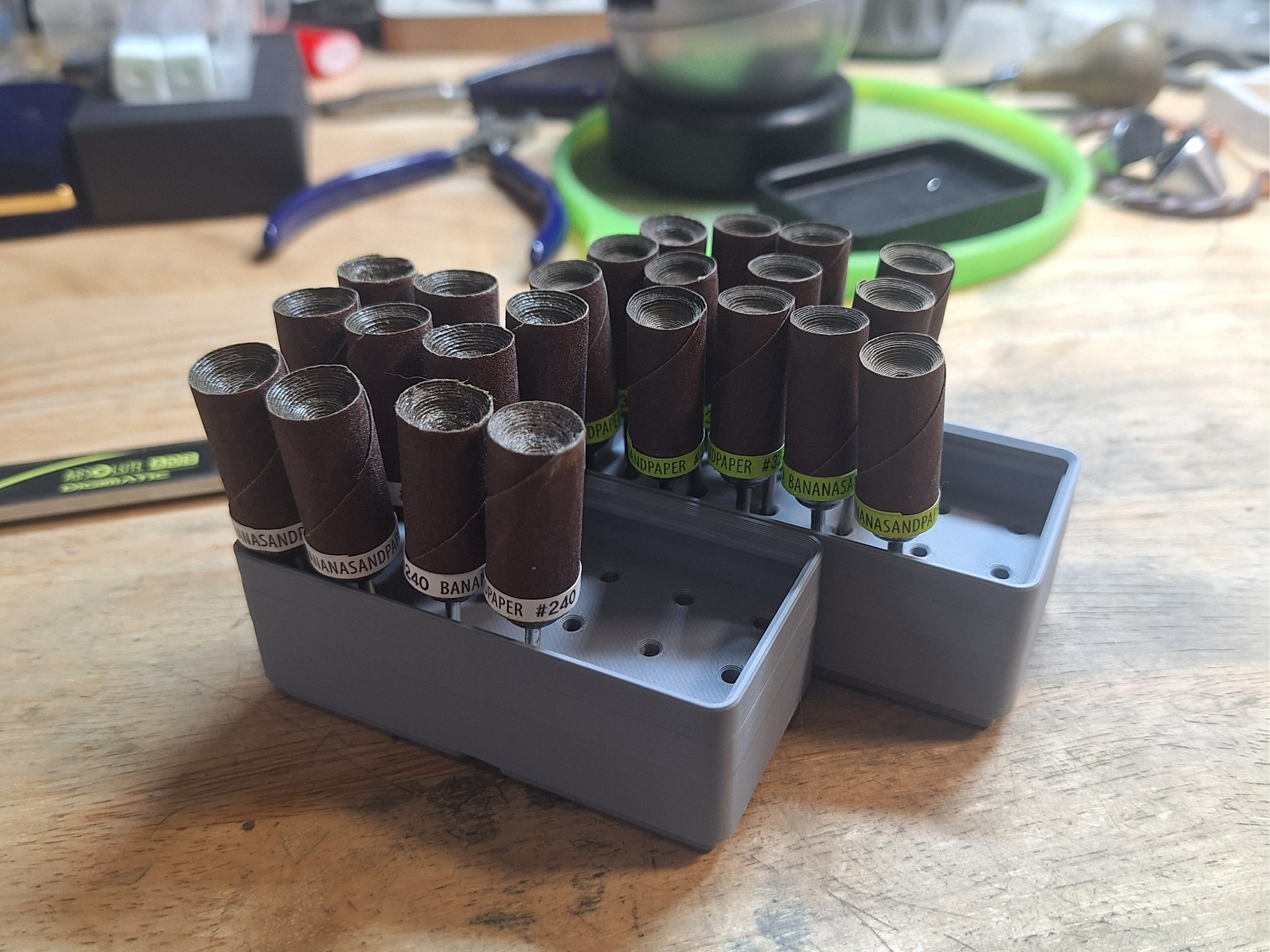 Gridfinity Sandpaper Roll Organizer