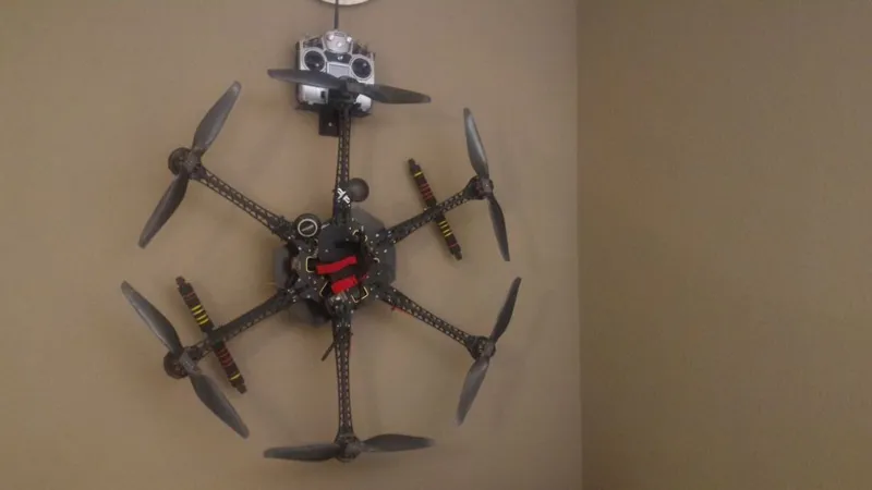 Supporto Droni multirotori da parete v2 con gancio radio