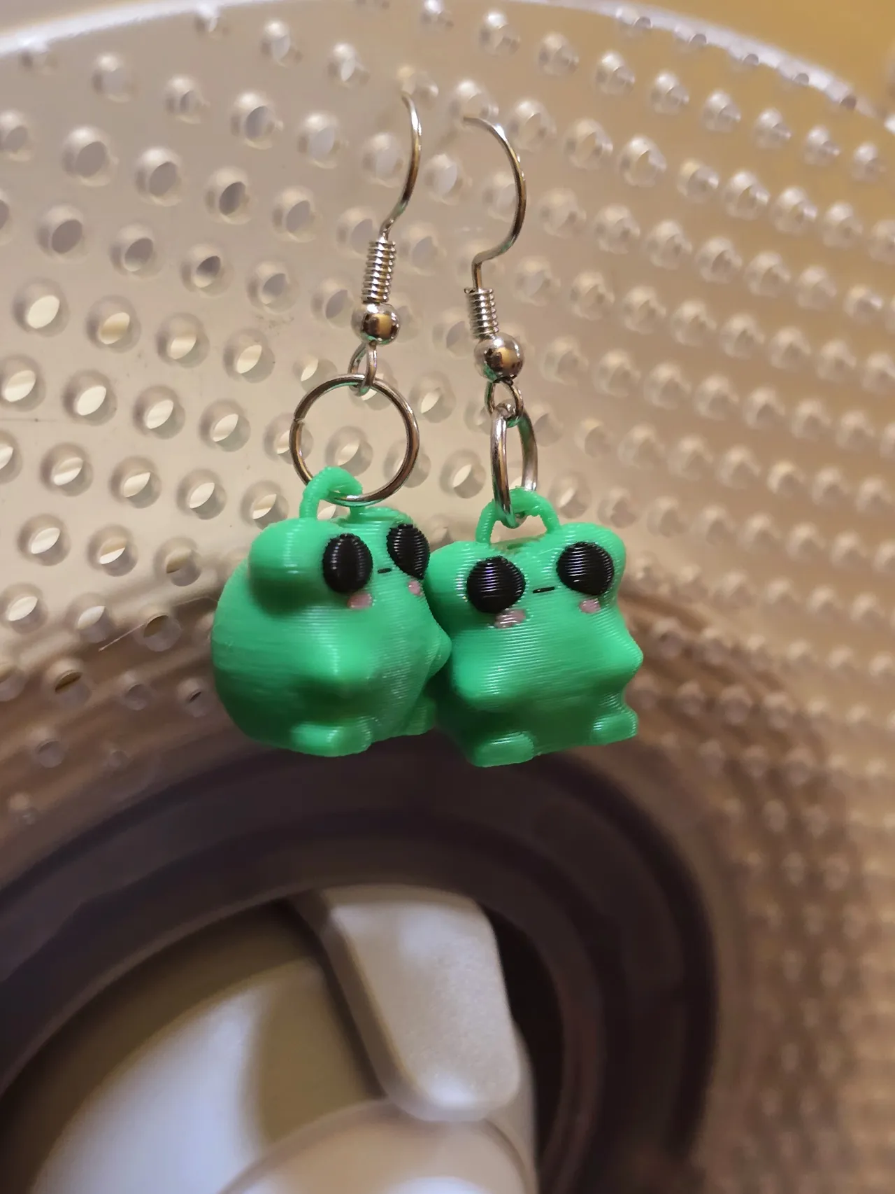 3D cute frog earrings view 2