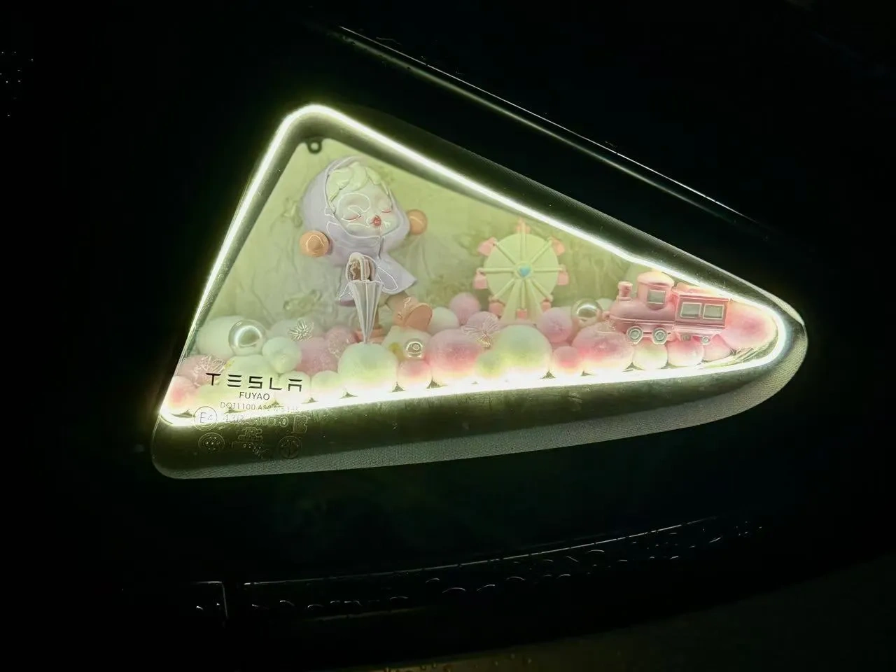 特斯拉三角窗