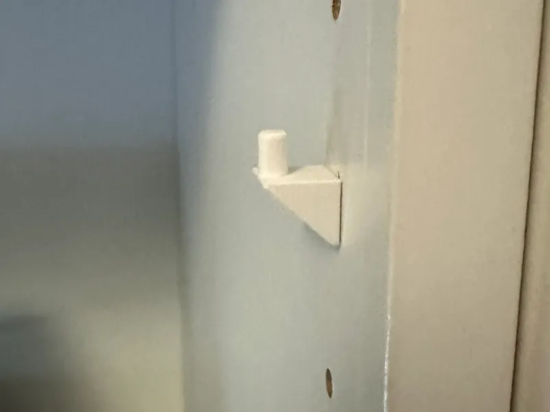 shelf support pegs