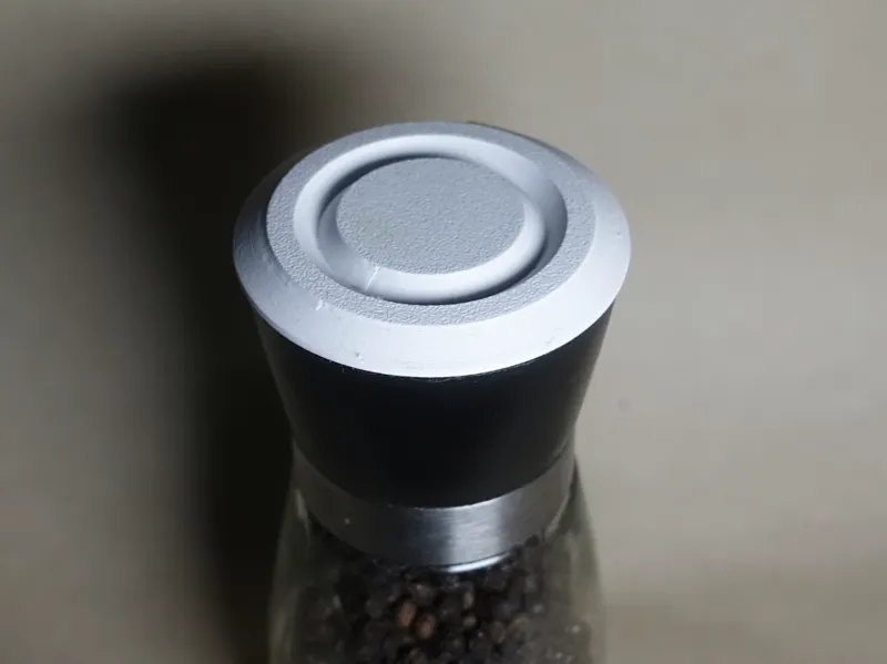 Salt and pepper shaker lid