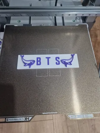 BTS ფიგურების საგამოფენო სტენდი thumbnail 3