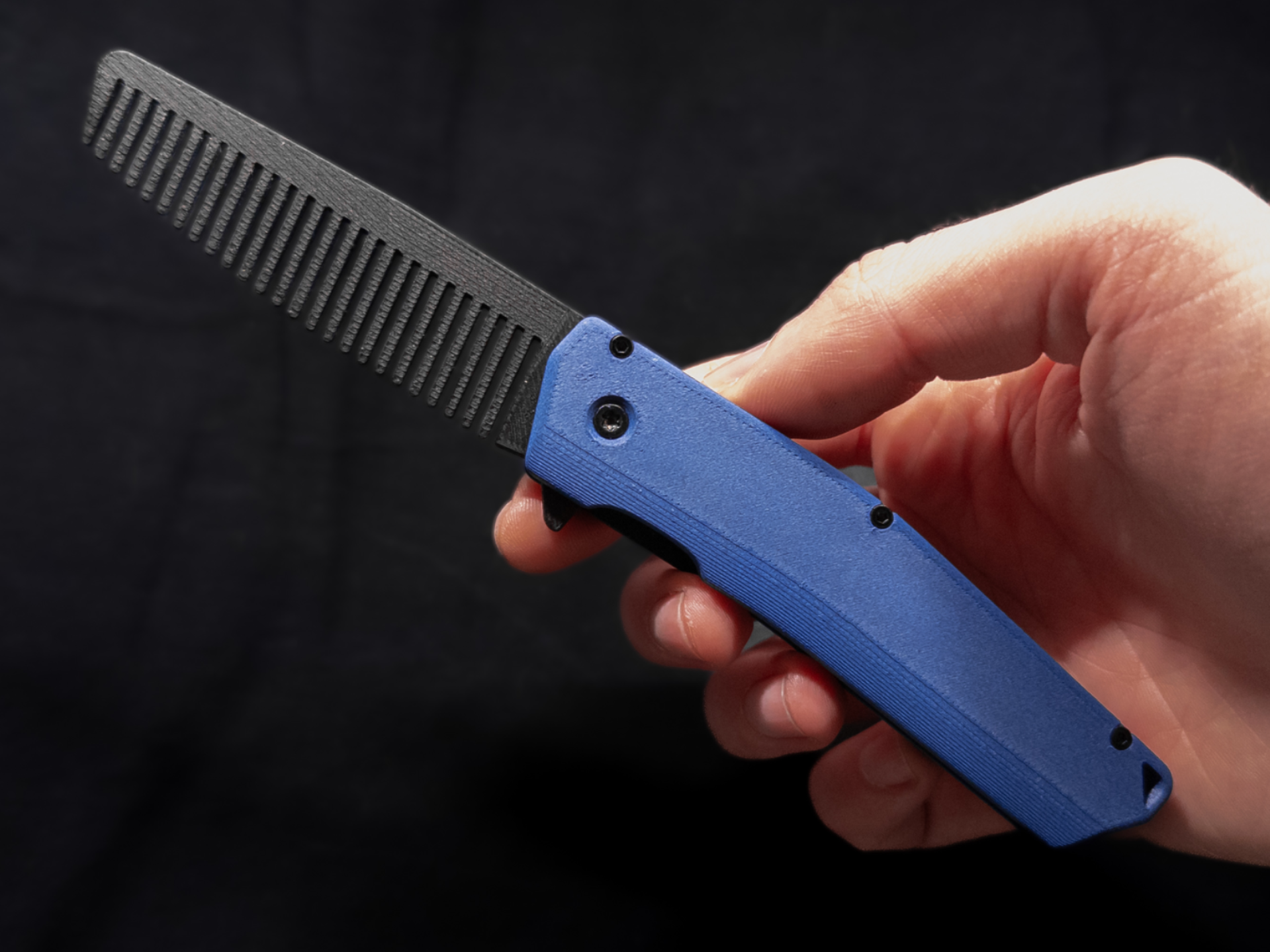 Foldable Pocket Comb with Magnetic Assist