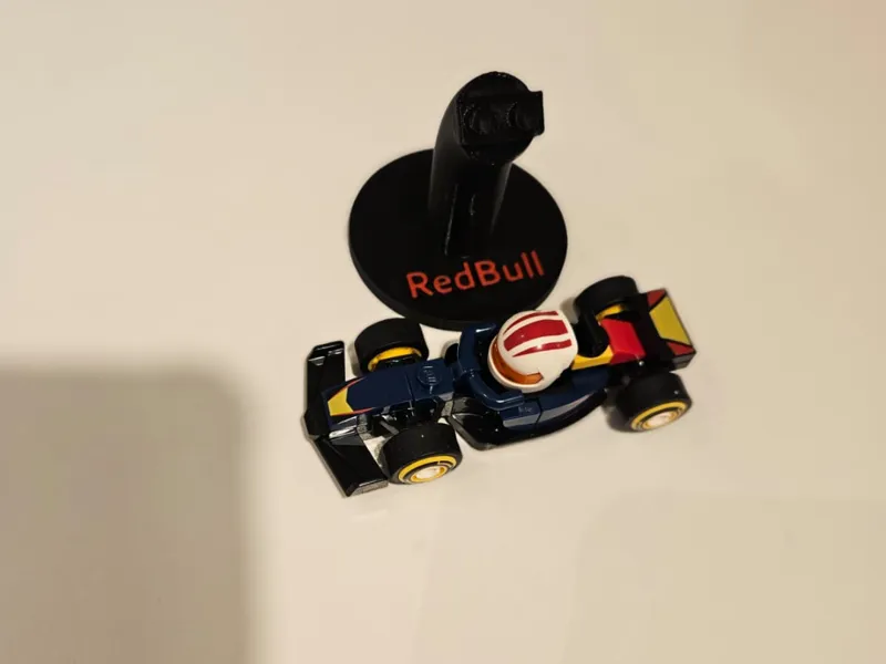 stojak na bolid F1 RedBull z klocków