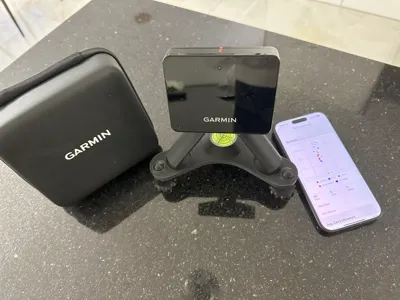 Garmin R10 Approach Stand and foot