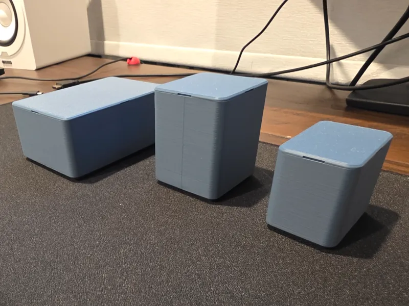 Small boxes with lids