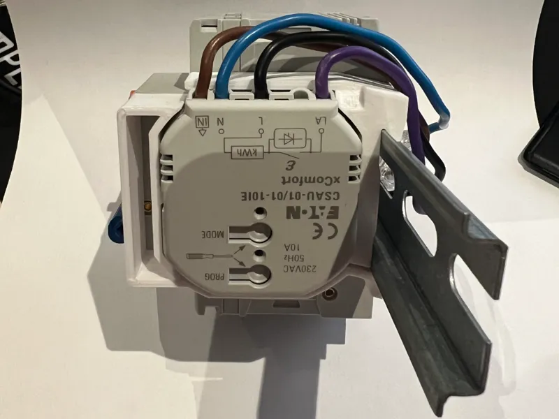 xComfort din rail mount