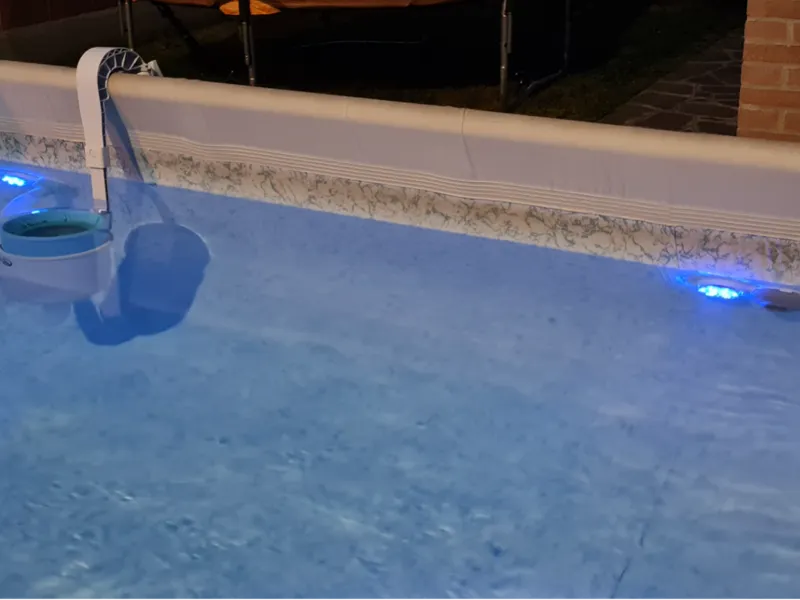 Supporto per led piscina 