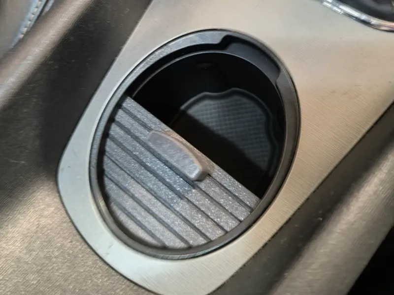 Avensis T27 Cup holder lid