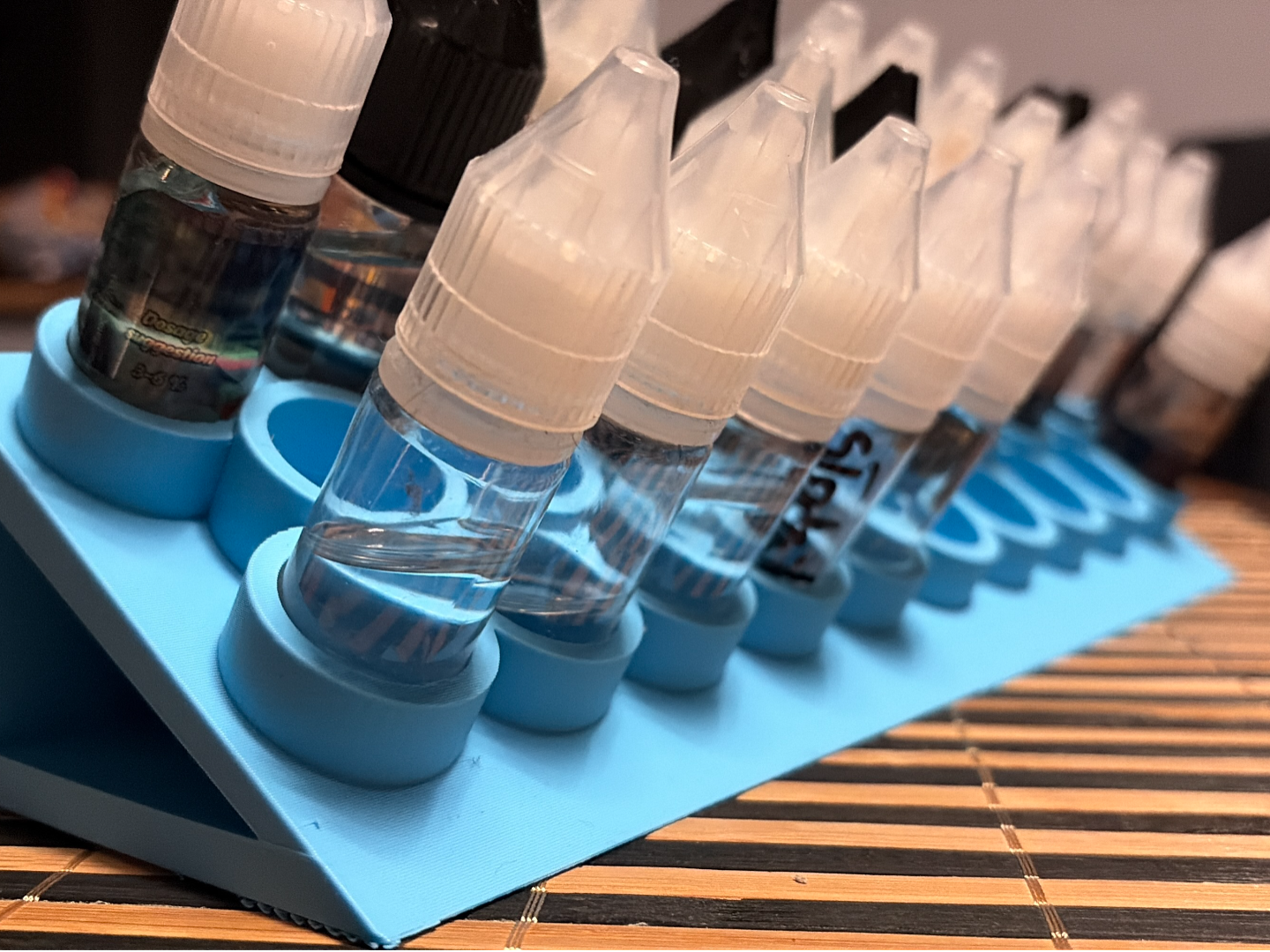 E-Liquid Bottle Organizer – 29 Slots (10ml)