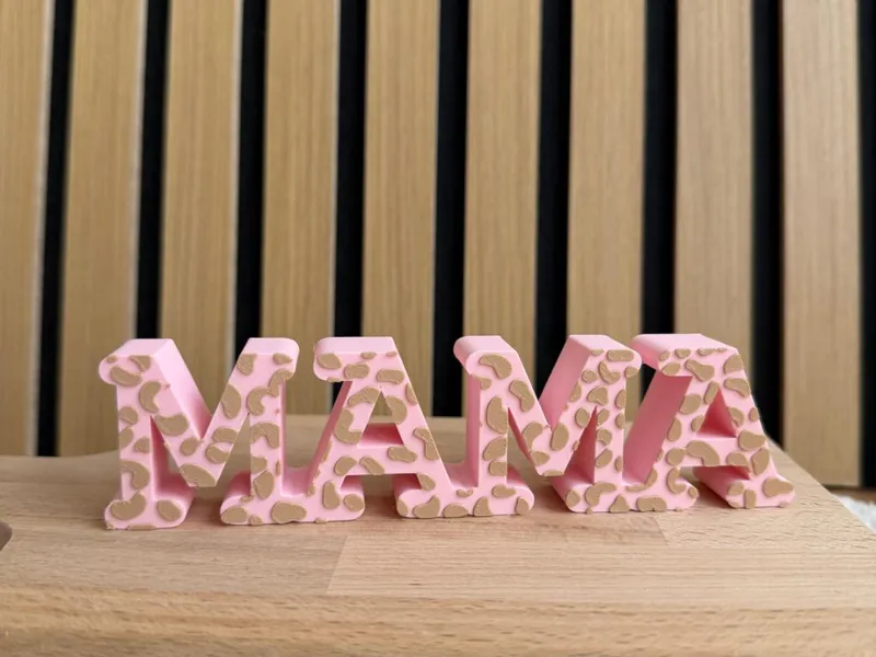 Schriftzug Mama Leo Look