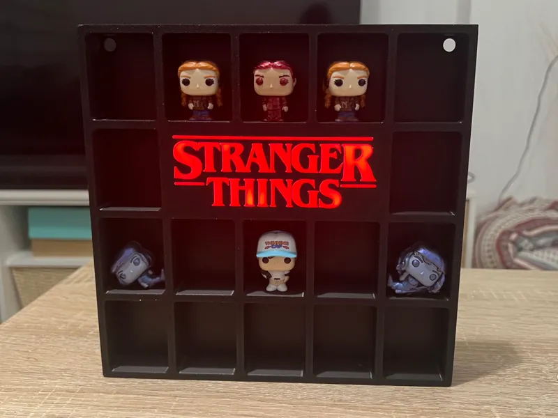 Expositor Stranger Things Luminoso Kinder Joy