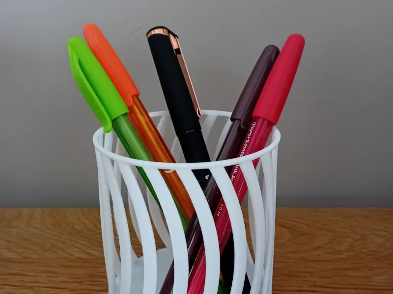 Curved Penholder