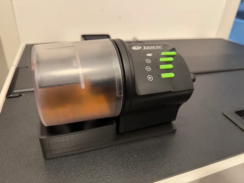 Adapter for Juwel tank Ycozy auto feeder