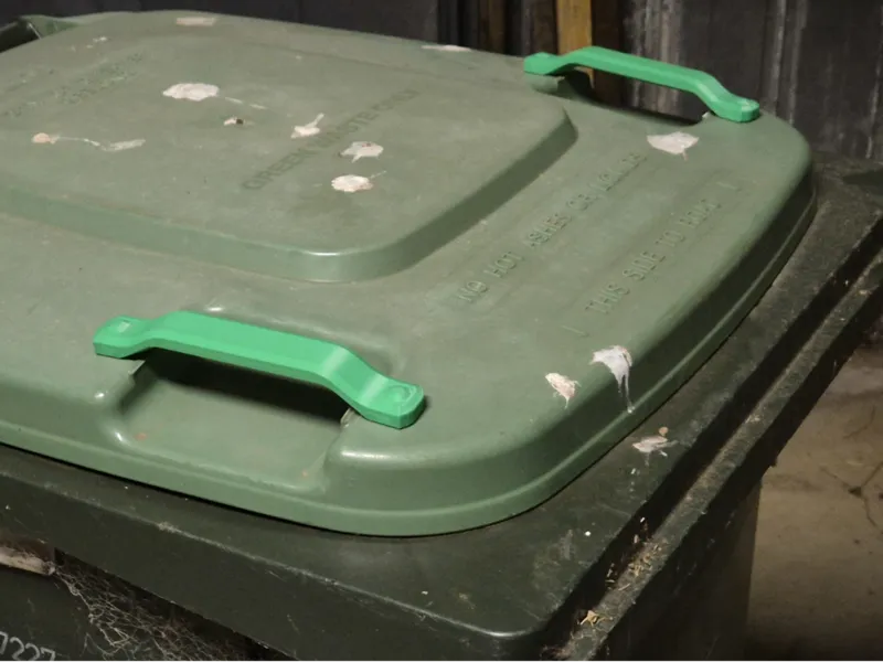 Large wheelie bin lid replacement handles 240L