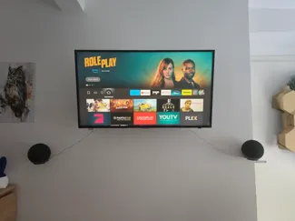 Amazon Echo 4.Gen wall mount (Cable on the right)